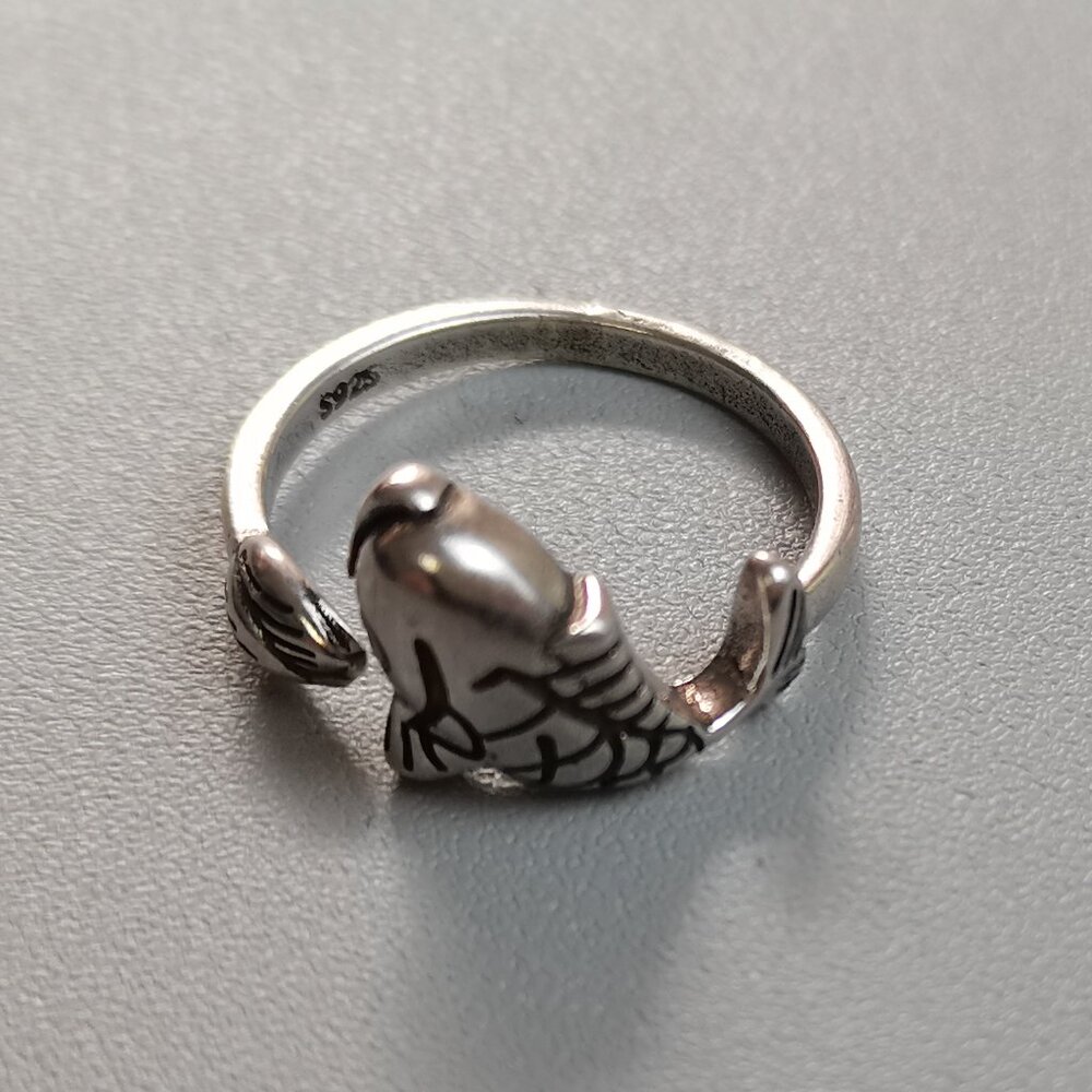 Second-hand women's classic vintage silver ring